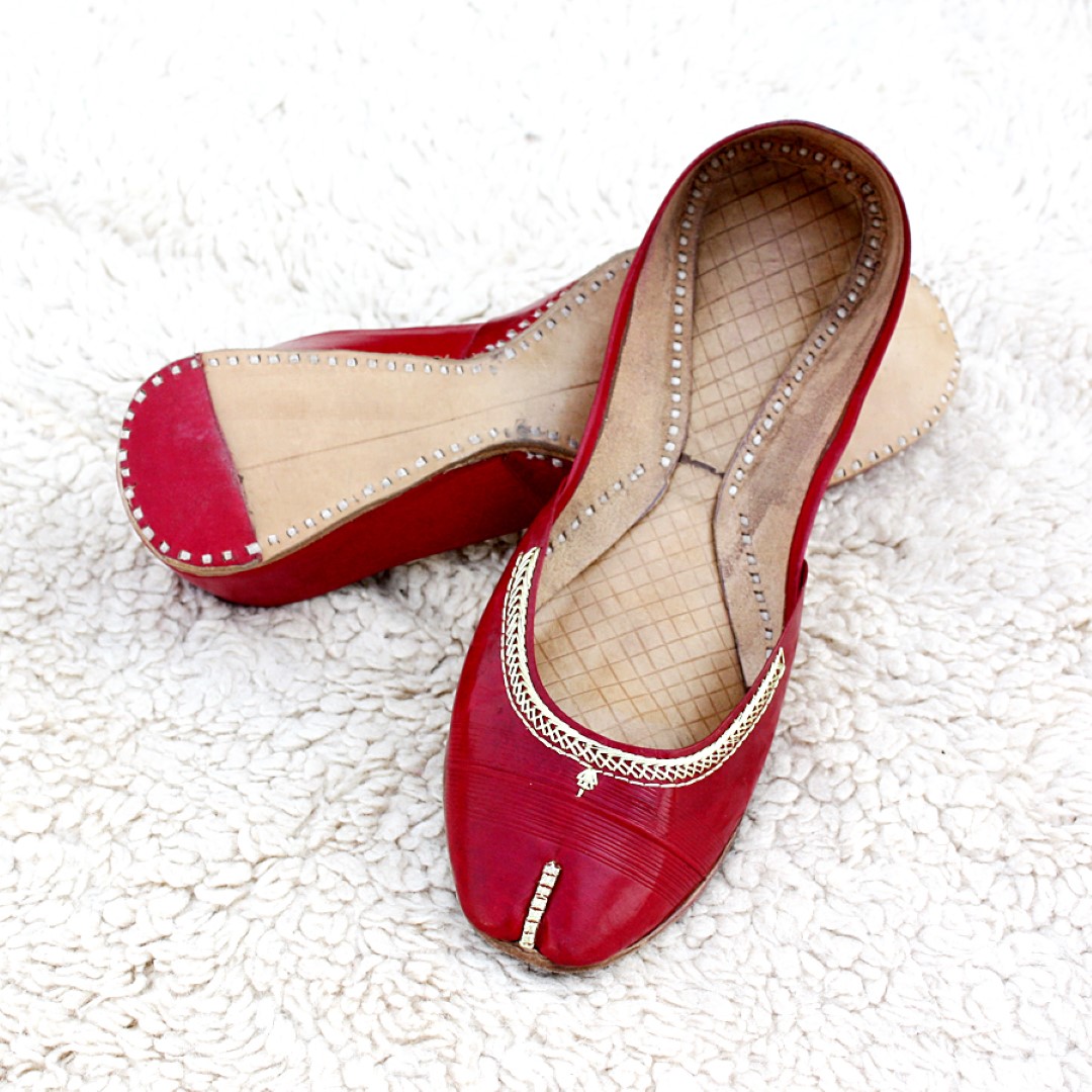 Red khussa shoes Clearance