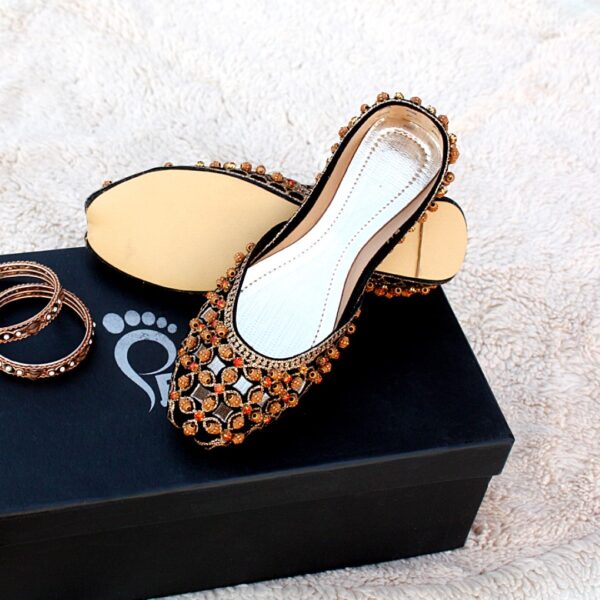 LK-004-Ladies-khussa-traditional-for-women-stitched-mojari-footwear-sandals-shoes-girls-fashion-culture-hand-made-stitched-online-sale-pakistan-pezaarpk-pezaar-heels-flats (1)