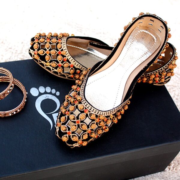 LK-004-Ladies-khussa-traditional-for-women-stitched-mojari-footwear-sandals-shoes-girls-fashion-culture-hand-made-stitched-online-sale-pakistan-pezaarpk-pezaar-heels-flats (1 (7)